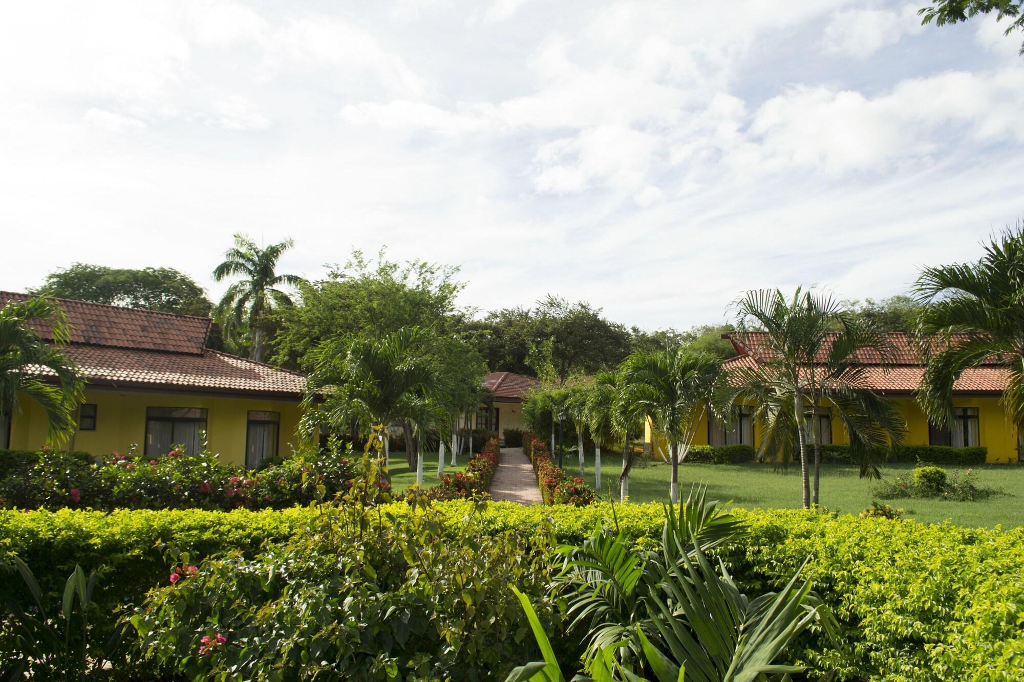 Papagayo Golden Palms Beachfront Hotel Panama Bagian luar foto